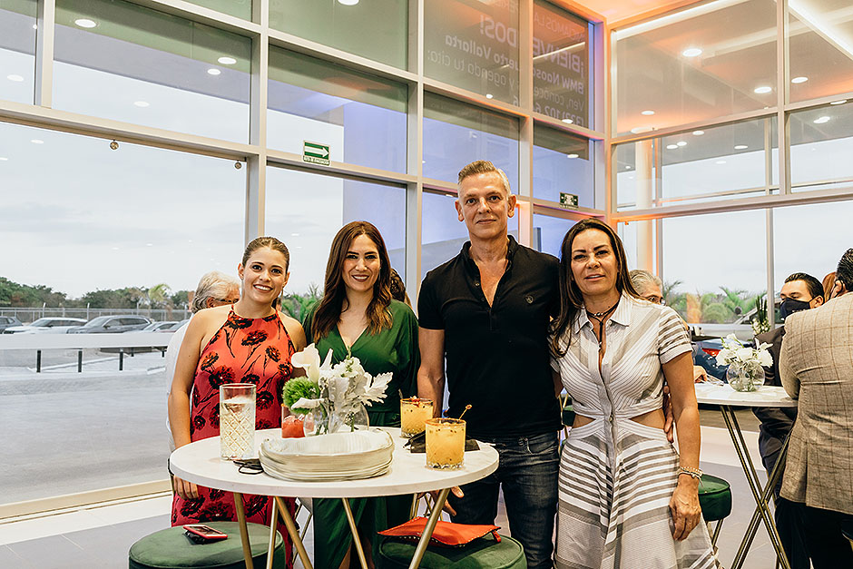 Osvaldo Vargas, Carlos Peña y Karen Vargas