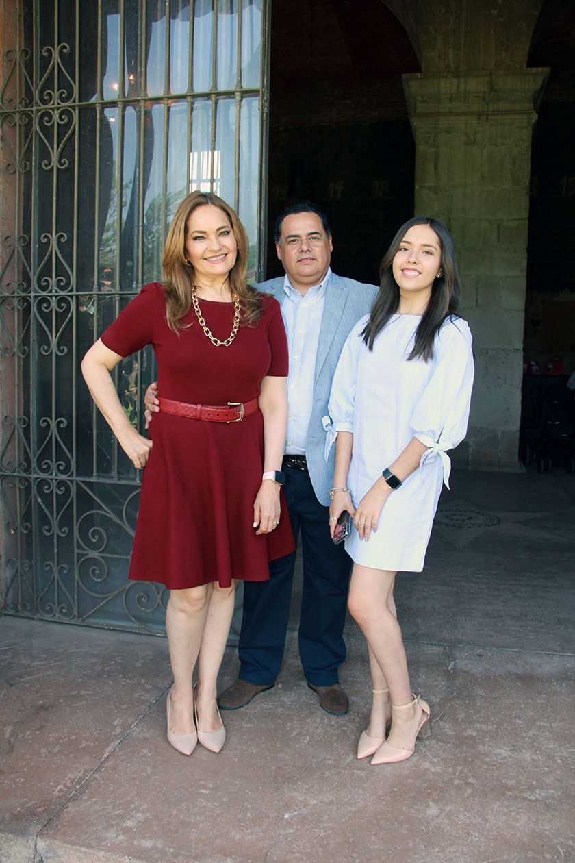 Rossy Garbbez, Edgar Torres y Camila Torres