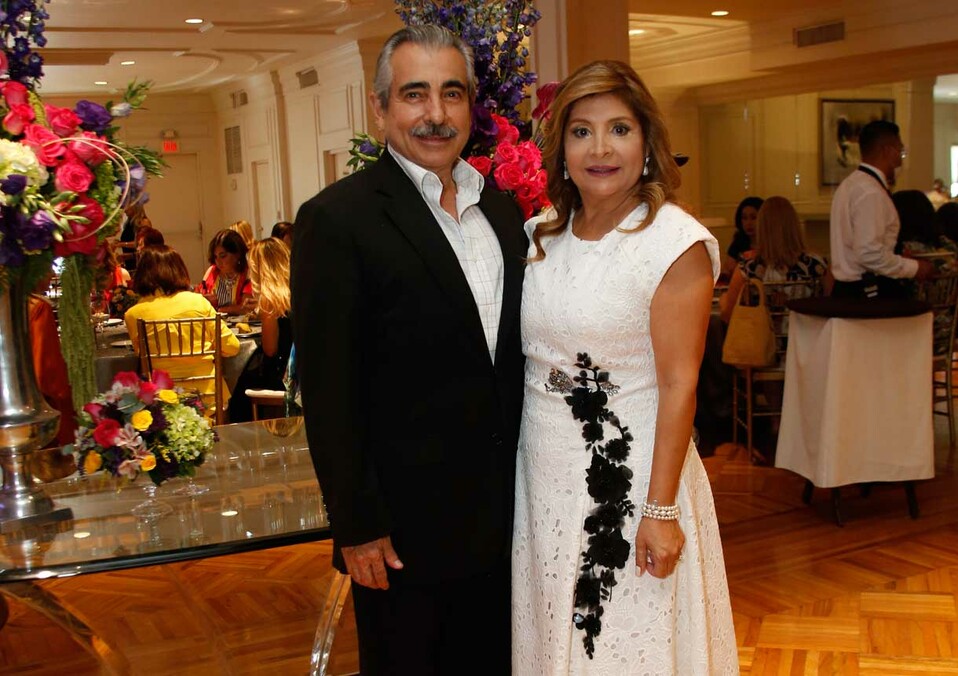 Alejandro García y Claudia Chávez de García