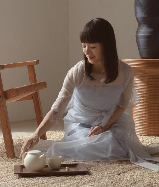 Marie Kondo y su método para eliminar todo lo que no necesitas en casa. (Imagen: Instagram).