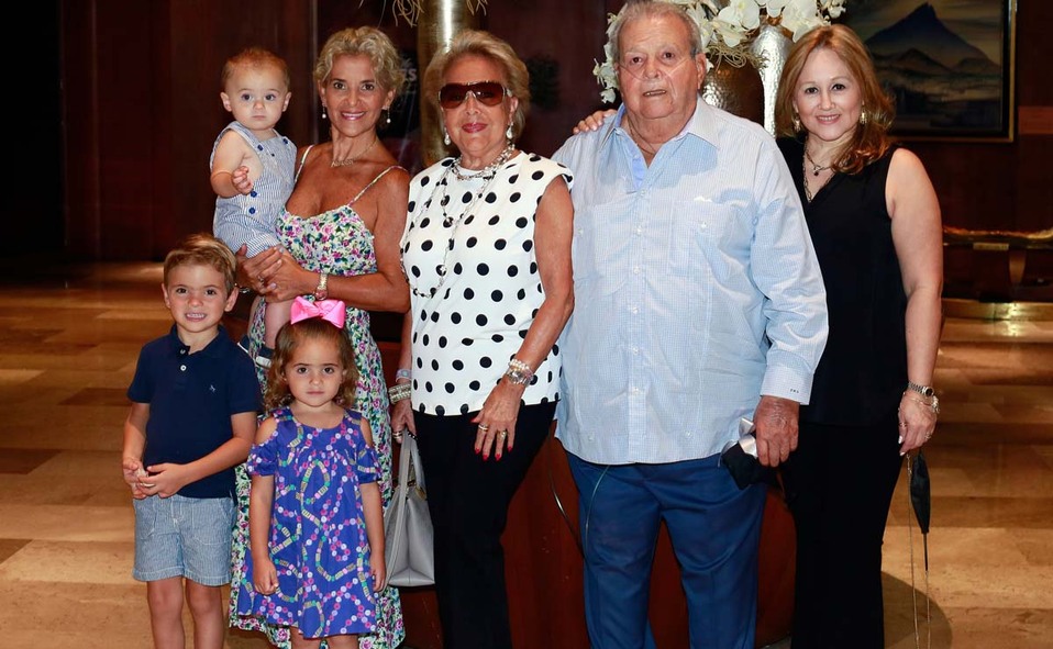 Max Guerra, Mónica Morales, Marga Morales, Rodrigo Morales, Lily Ayala, Mikel Guerra y Mia Guerra / Fotos: Omar Valdez