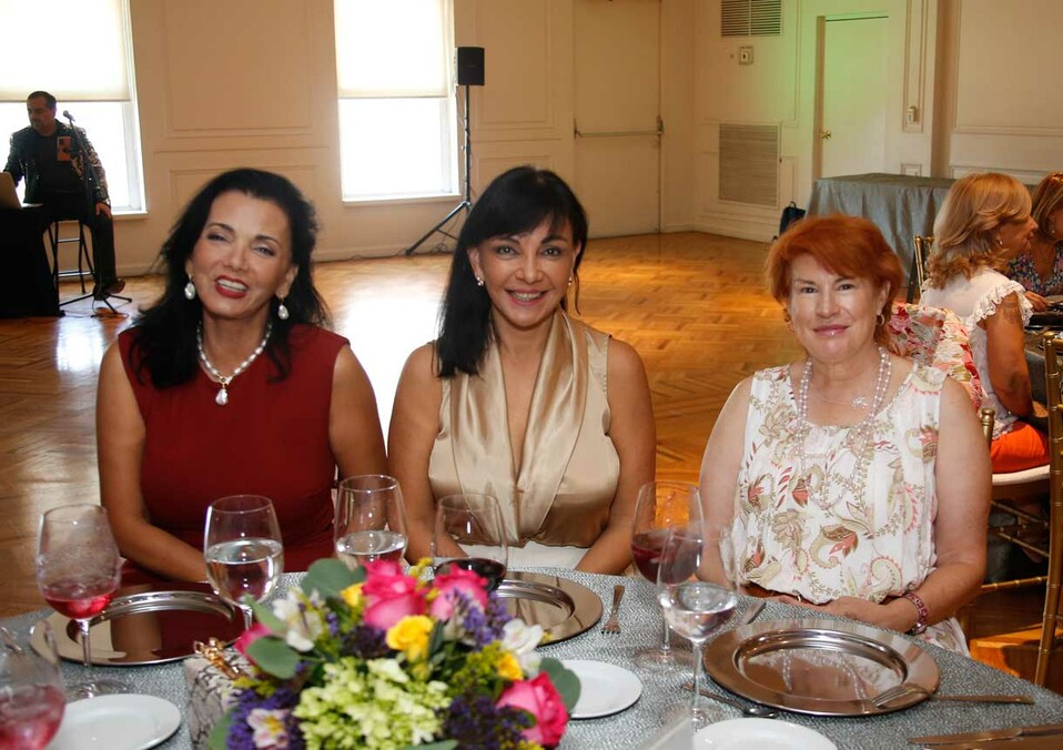 Mónica Galván de Morton, Tere Galvan y Cecilia Páez