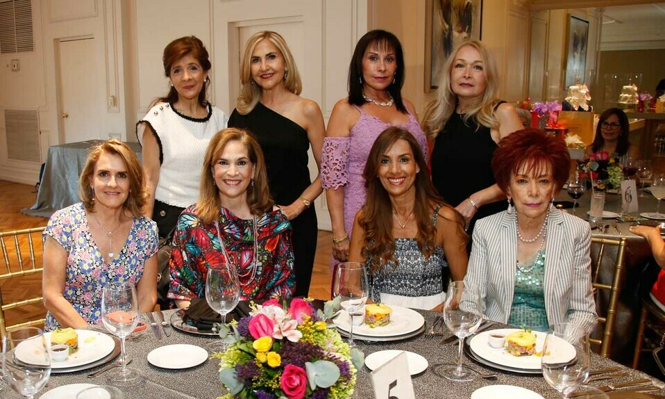Patricia Chávez,  Mónica Buerón de Villarreal, Martha Rangel, Julia De Alba de Lisaola, Irma De Alba, Tere Villarreal, Olga Mejía y Lupina Vara de