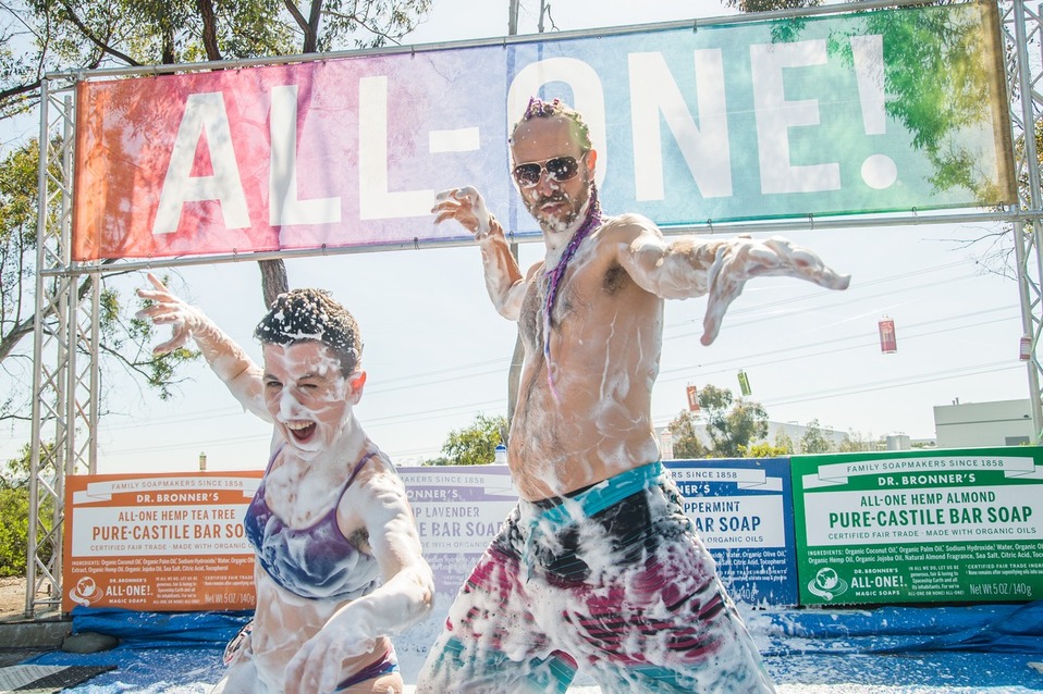 Dr. Bronner's apoya a la comunidad LGBTTTIQA