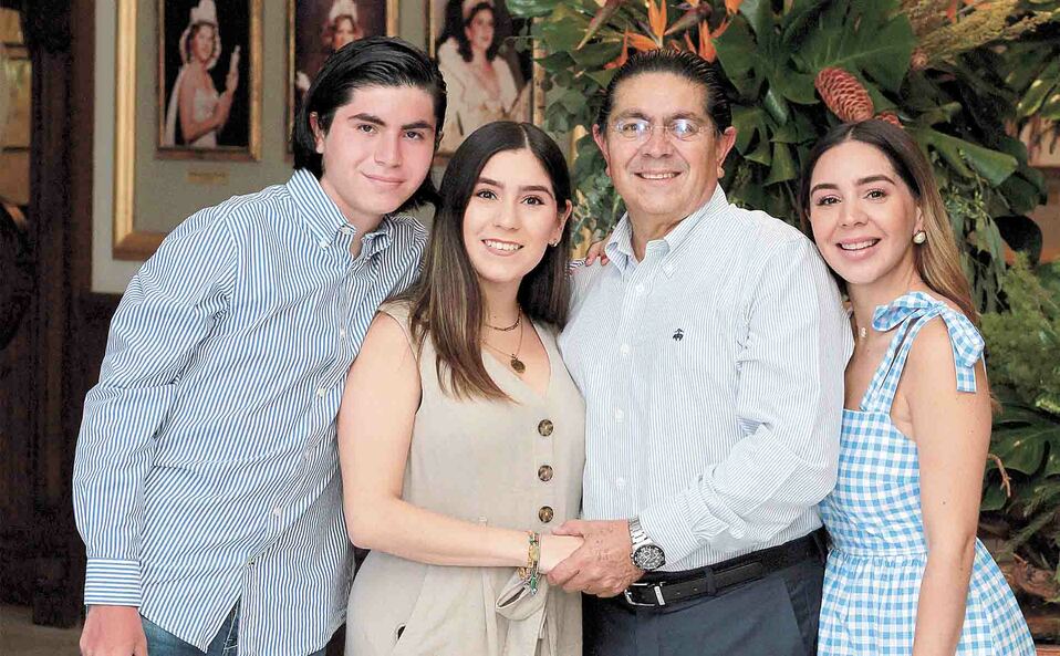 Óscar Izaguirre, Ana Pau Izaguirre,  Óscar Izaguirre y Norita Izaguirre / Fotos: José Chang