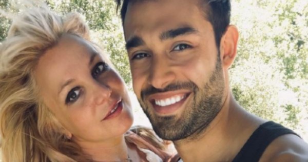 Sam Asghari y Britney Spears se conocieron en 2016, en el videoclip “Slumber Party” de su disco "Glory". Foto Instagram