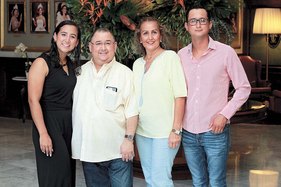 Sussy Laddaga, Homero Laddaga, Susana de Laddaga y Homero Laddaga / Fotos: José Chang