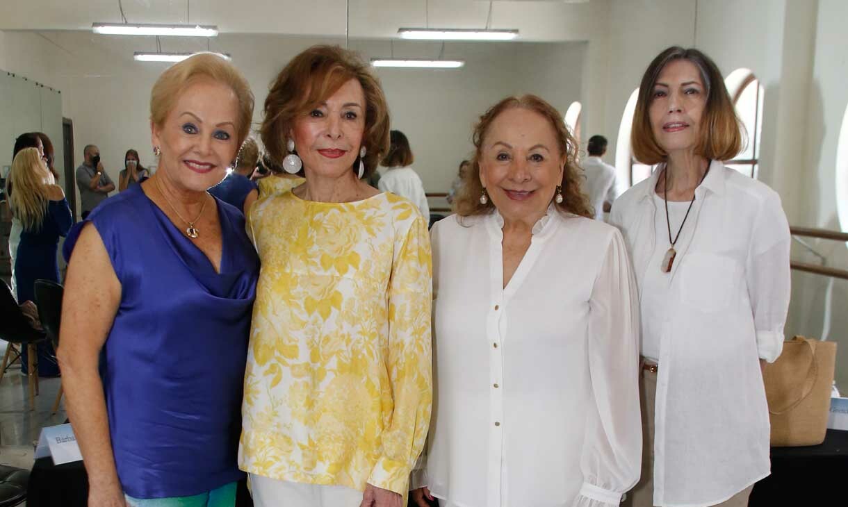 Mónica Sada de Iriondo, Yolanda Santos, Aurora Cantú de Cagnaso y Gretchen Backhoff