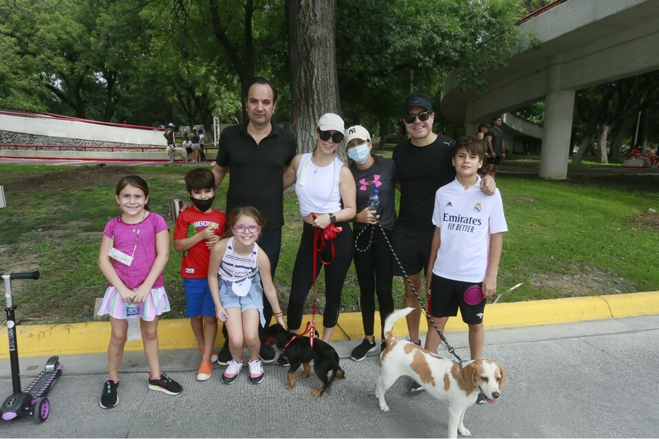 Carlota Estrada, Gabriel Fernández, María Ximena  Fernández, Fabrizio Fernández, Mary Carmen Estrada de Fernández, María Estrada, Jorge Estrada y Jorg