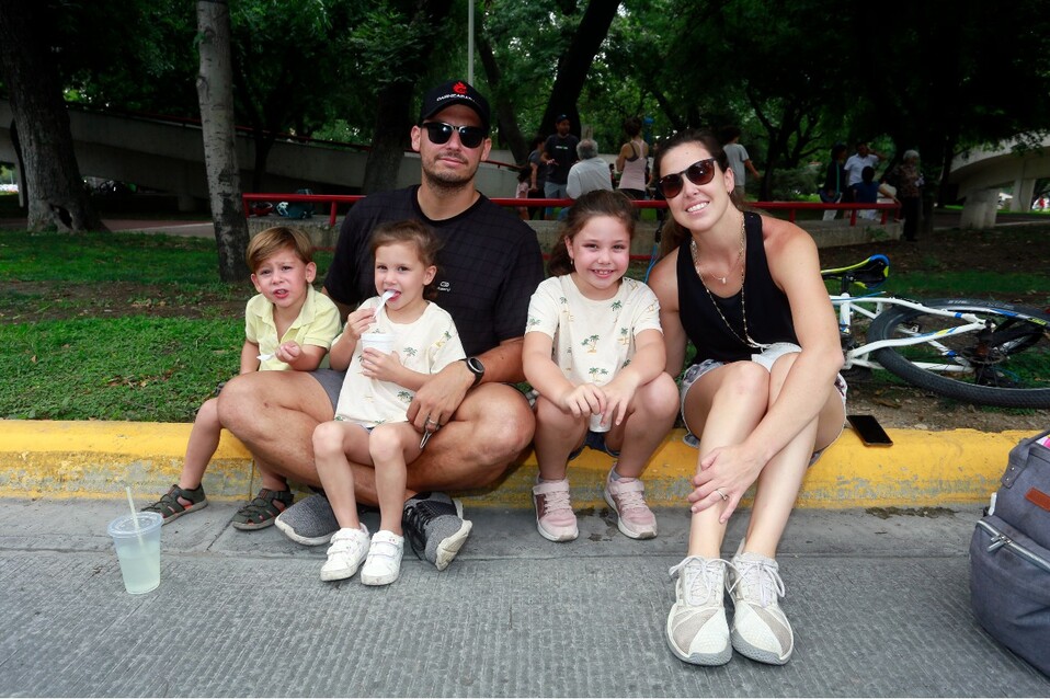 Juan Pablo Flores, Juan Pablo Flores, Eva Flores, Ana Dany Flores y Marcela Treviño de Flores. FOTO: OMAR VALDEZ