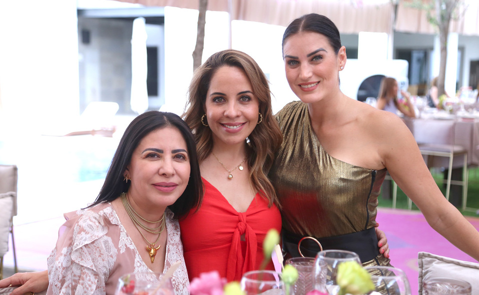 Maribel, Maricarmen y Valeria