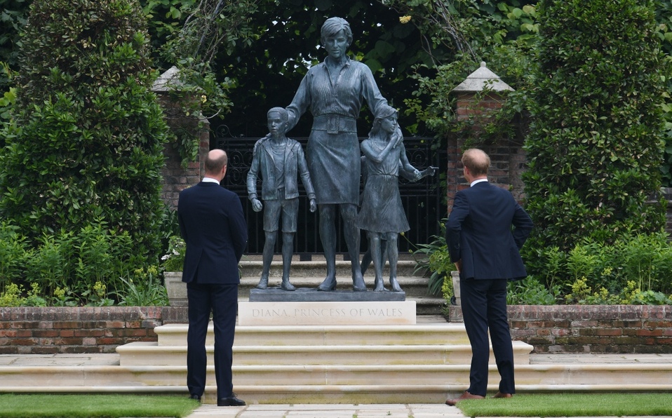 Así es la estatua de la Princesa Diana en el Palacio de Kensington (Foto: Getty Images)