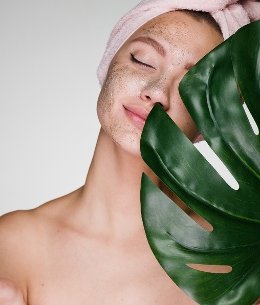 ¿Con qué frecuencia hay que exfoliar la piel? (Foto: Instagram).