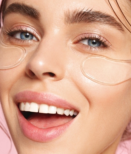 Parches para ojos: Qué hacen y cómo se usan para quitar las ojeras. (Foto: Shutterstock).