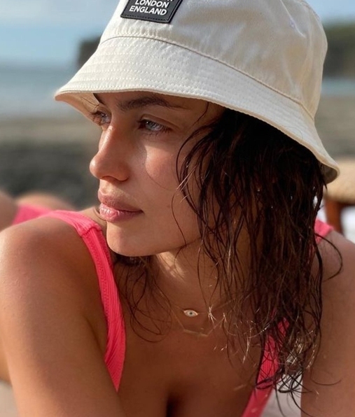 Irina Shayk y el bikini underboob con el que recibió el verano (Foto: Instagram)