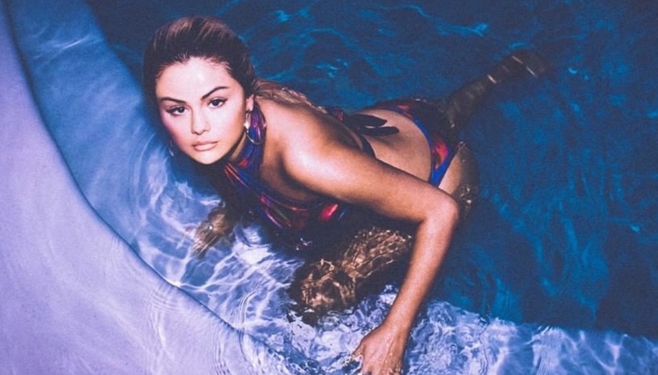 Selena Gomez modela su colección de trajes de baño: Fotos (Foto: Instagram)