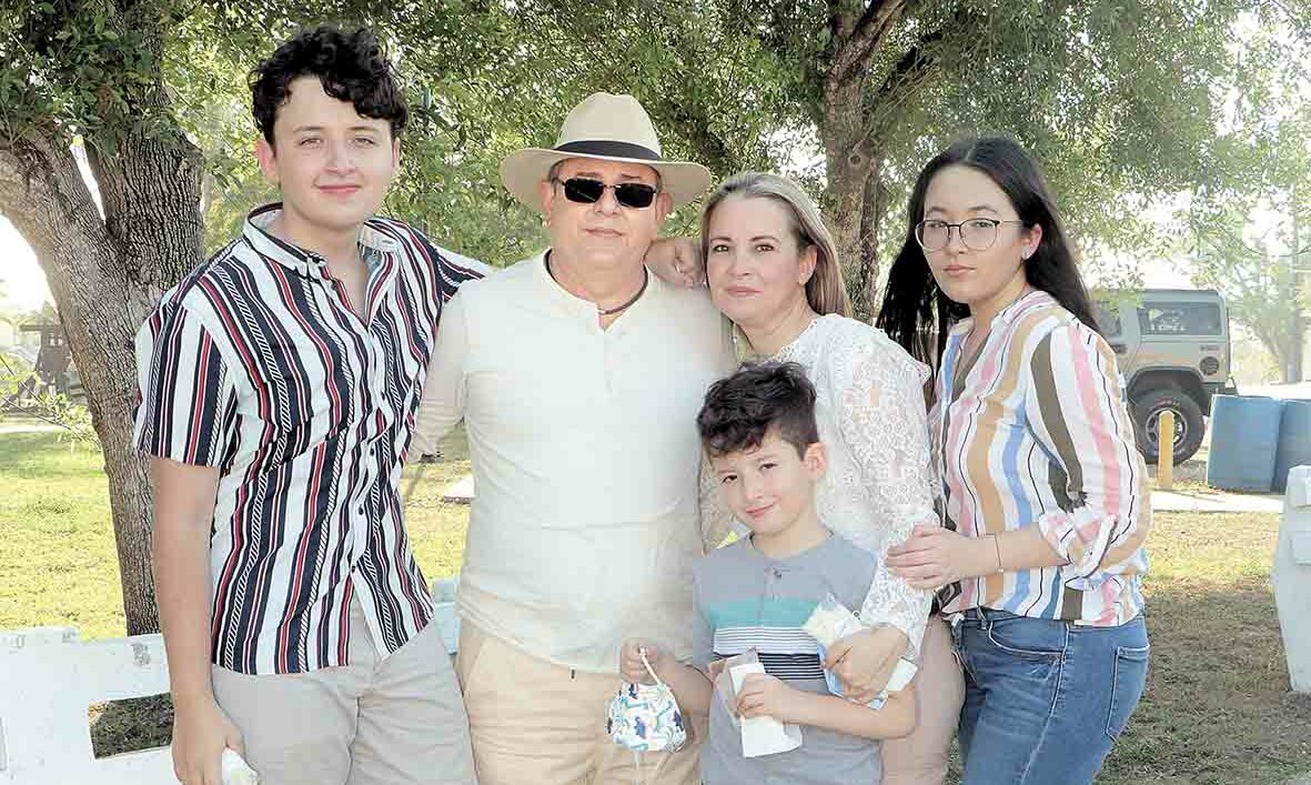 Diego López, Temo López, Ariadna de López, Iker López y Karyme López / Fotos: José Chang