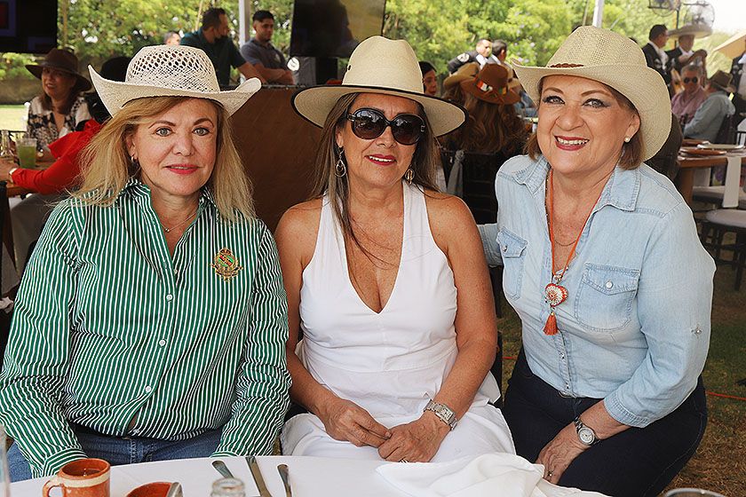 Adriana Chávez, Lou Uribe y Martha González