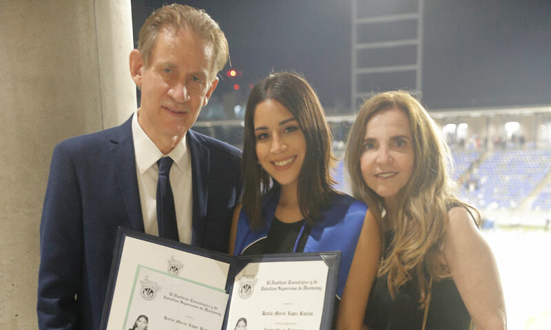 Felizardo López, Karla López y Mary Ruelas de Román