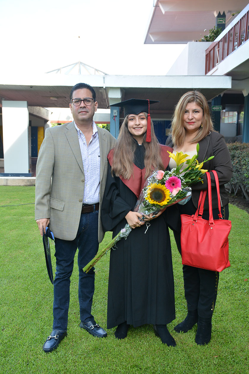 Octavio Villanueva, Karla Villanueva y Cristina Hernández