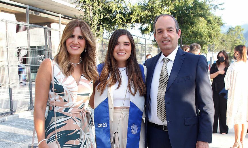 Aurora Martínez de Ahnert, Mariel Ahnert  y Ernesto Ahnert