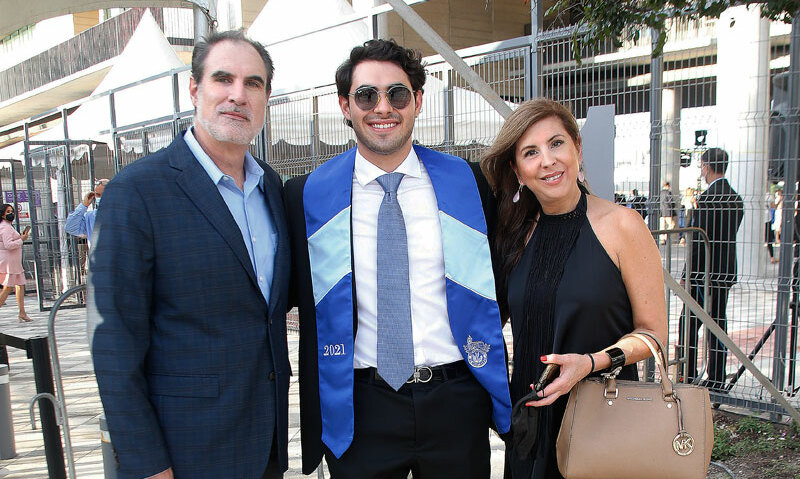 Alejandro Coutiño, Gabriel coutiño y Mónica de Coutiño