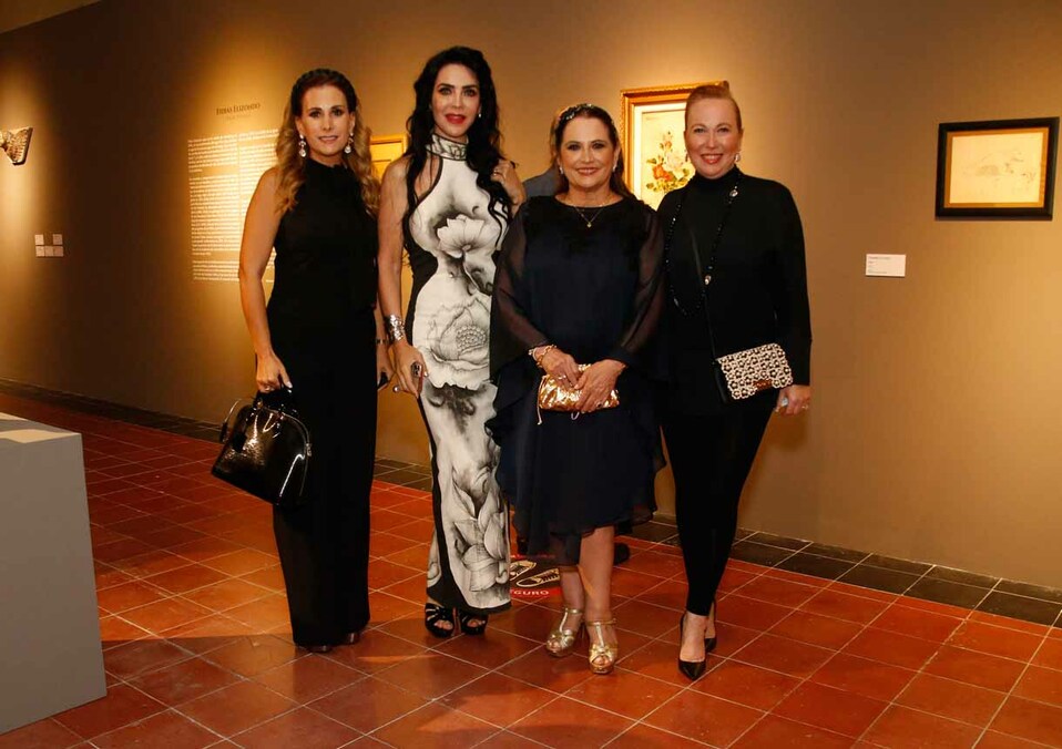 Graciela Tancredi de Flores, Martha Martínez de Ruiz, Elvira Lozano de Todd y Lorena Dávila de Rocher