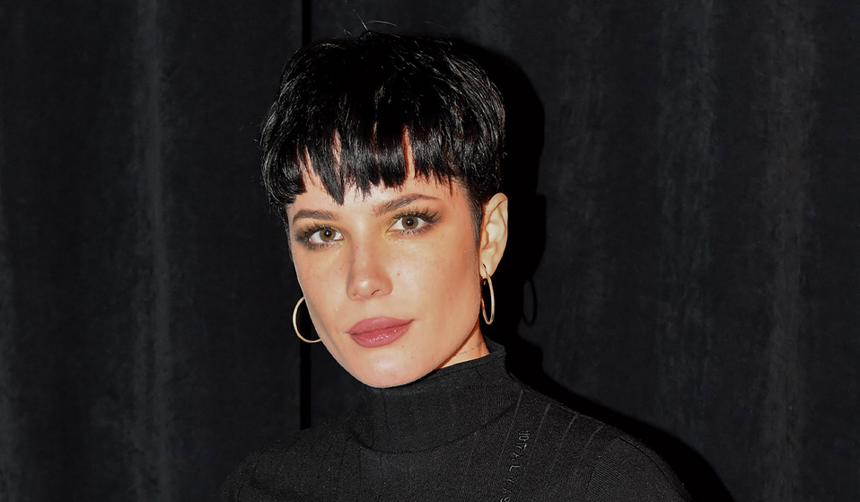 Halsey busca cambiar estigmas sociales del embarazo con portada de álbum