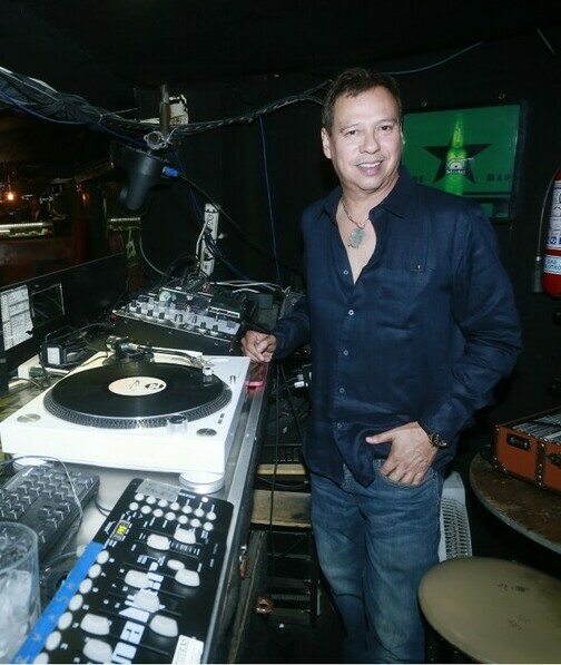 Pepe Quintero ambientó la noche con su música de DJ / Foto: Omar Valdez