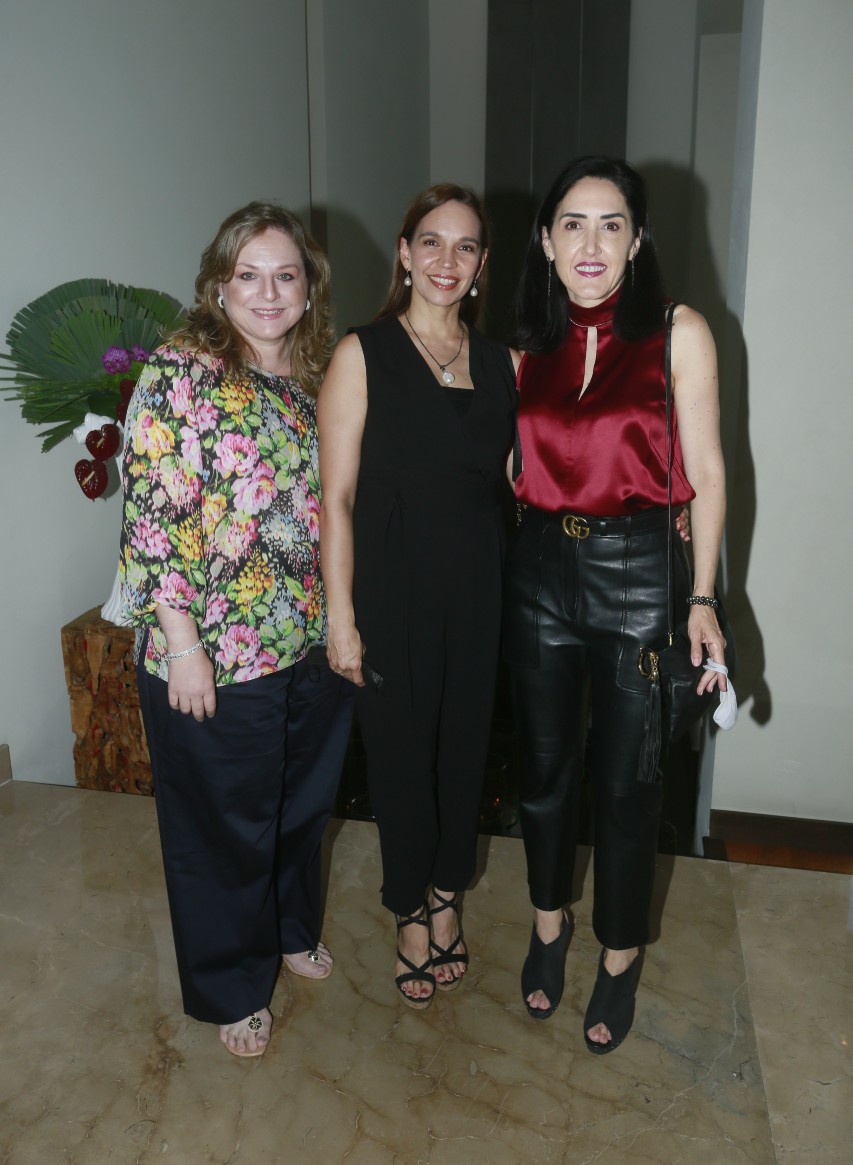 Sandra Villarreal de Jacques, Laura Chapa y Yolanda Garza. FOTO: OMAR VALDEZ