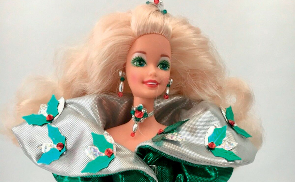 1998: Se ensancha el torso para una figura corporal más realista.