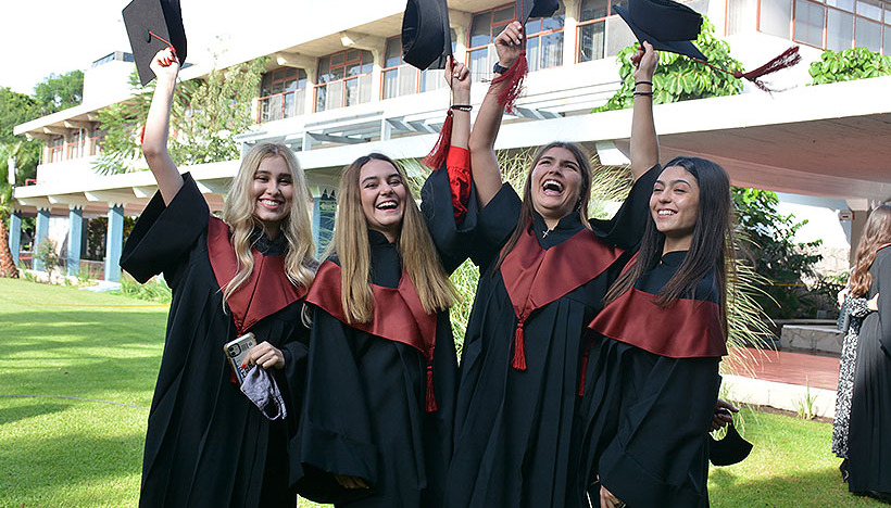 Angie Márquez, Fernanda Castro, Vanessa Maza y Andrea Chao