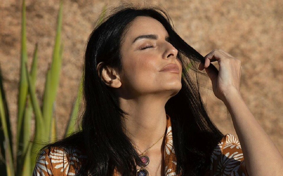 Aislinn Derbez y el bikini animal print del verano. (Foto: Instagram).