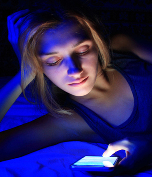 Entérate de los mitos y realidades sobre los efectos de la luz azul en la piel (Foto: Cortesía)