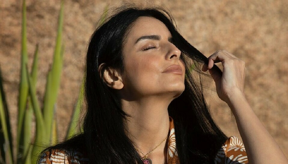 Aislinn Derbez y el bikini animal print del verano. (Foto: Instagram).