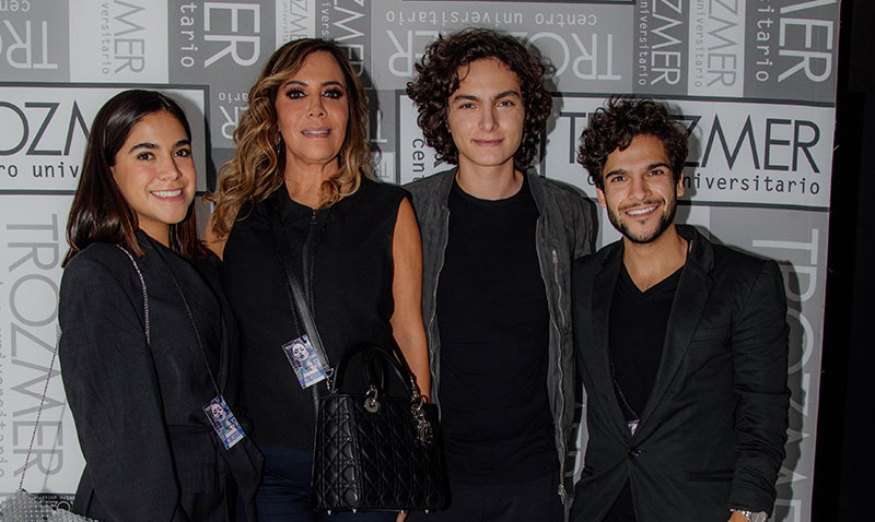 Renata Juárez, Tere Guzmán, Ian Coutolenc y Mario Juárez