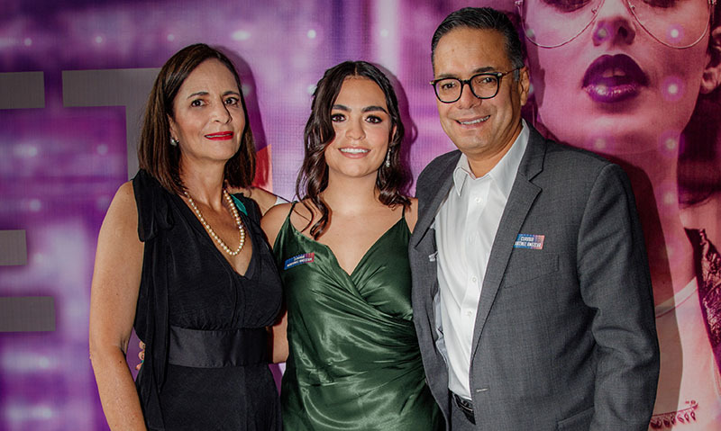 Claudia Amezcua, Claudia Martínez y Fernando L. Martínez Vega