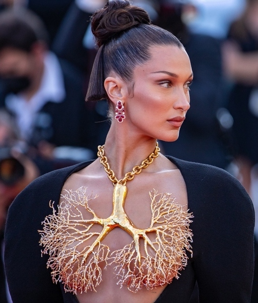 Bella Hadid y el íntimo significado de su vestido abierto en Cannes (Foto: Getty Images)