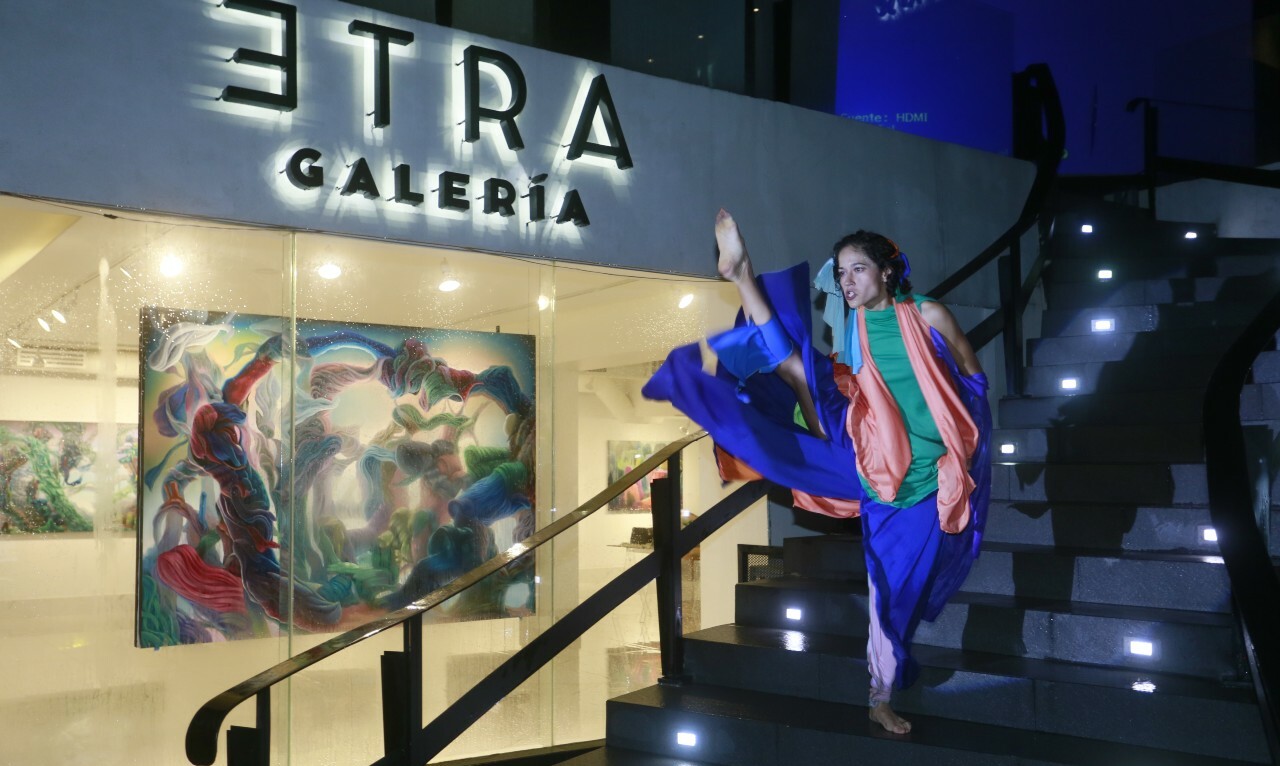 Fina Ferrara mostró un performance en Etra Galería / Foto: Omar Valdez
