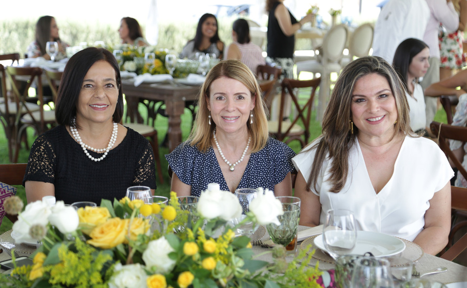 Lorena, Lupita y Adriana