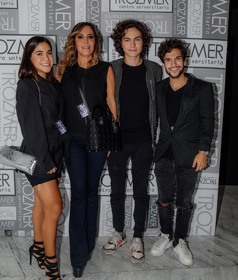 Renata Juárez, Tere Guzmán, Ian Coutolenc y Mario Juárez