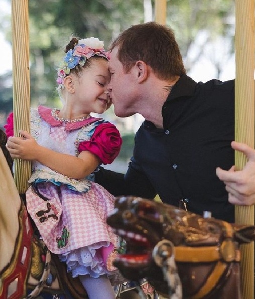 Canelo Álvarez celebra su cumpleaños con su hija María Fernanda. (Foto: Instagram).