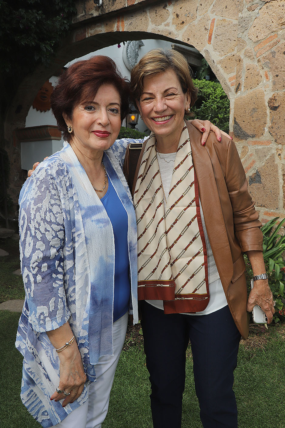 Magdalena Rodríguez y Conchita Arregui