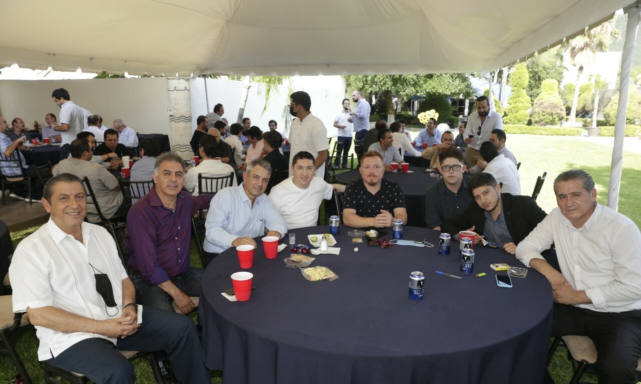 Gerardo Gómez, Fernando Aguilar, Jerónimo Cruz, David Sáenz, Arturo Sáenz,  Ángel Álvaro Sáenz, Patricio Alejandro Sáenz y Gustavo Ríos / Foto: Daniel