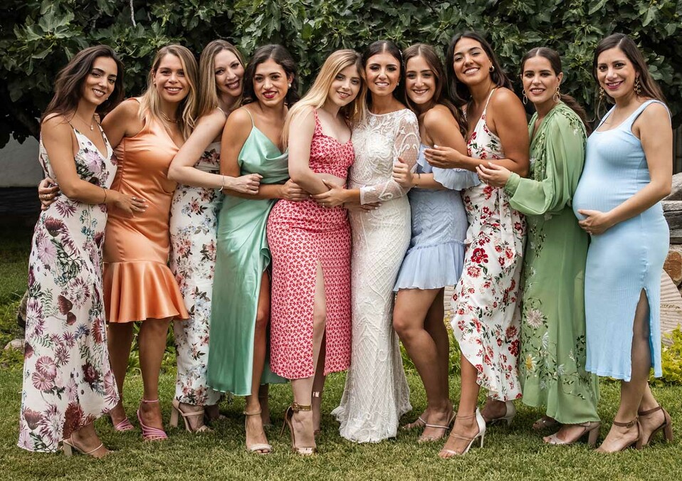 La novia junto a sus amigas