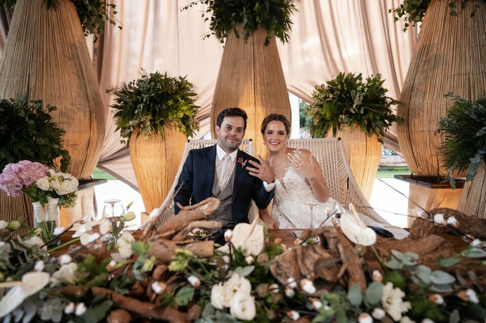 Los novios en la recepción del Hotel Quinta Real / Foto: Mino Mora
