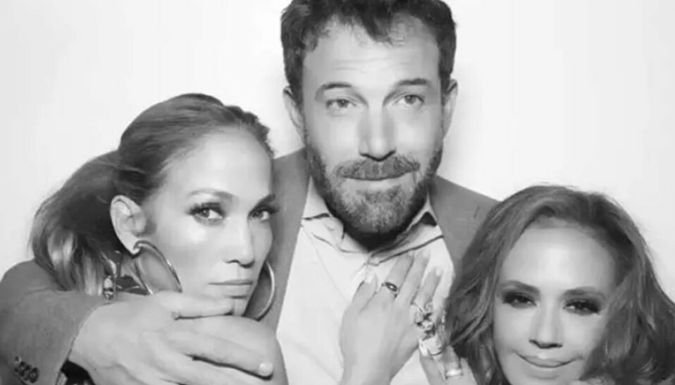 Jennifer López y Ben Affleck posan juntos por primera vez en 17 años. Foto: Instagram
