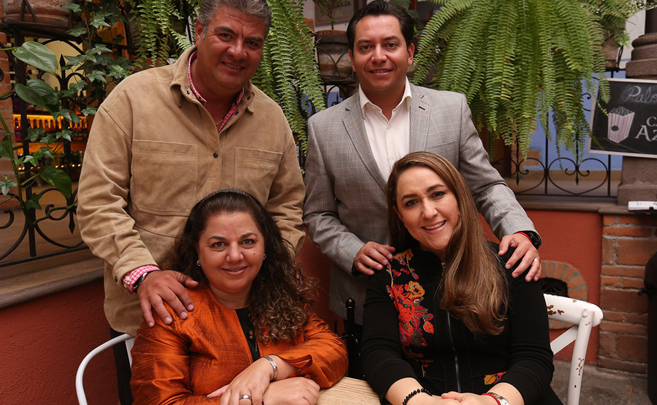 LUIS MORALES. FERNANDO MERCADO, ANDREA PANZERA Y JéSSICA LÓPEZ