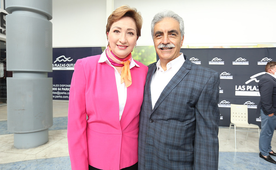 MARÍA GUADALUPE ESTRADA Y VÍCTOR ESQUIVEL
