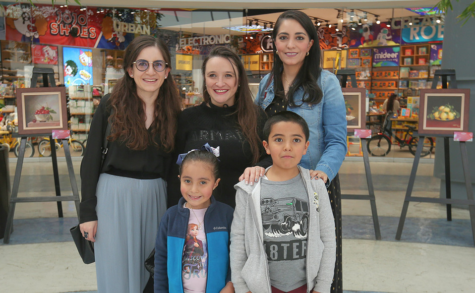 PAULINA GUTIÉRREZ, ANA PLIEGO, VALE PLIEGO, CINTHYA HURTADO Y ENRIQUE PLIEGO